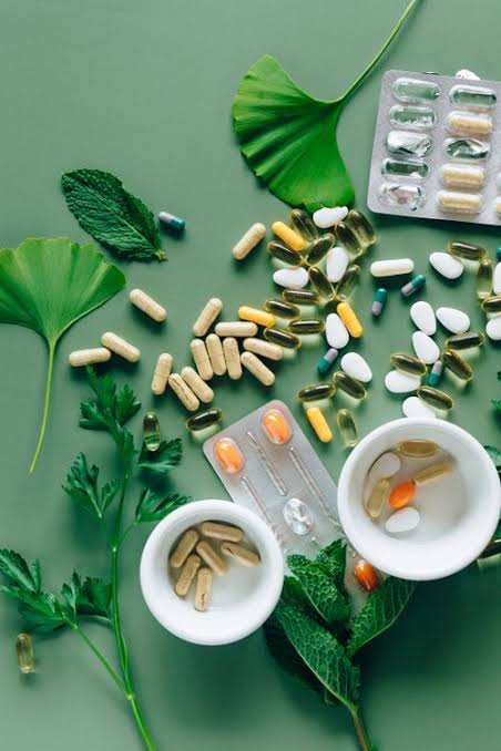 Magnesium capsules and wellness ingredients
